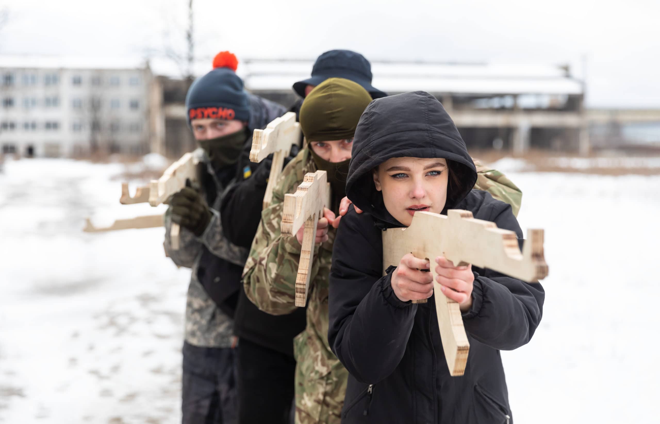 KYIV, UKRAINE - 12 février 2022 : exercices de défense territoriale face à la menace d'une invasion militaire russe en Ukraine. Exercices militaires pour les civils à Kiev, Ukraine.