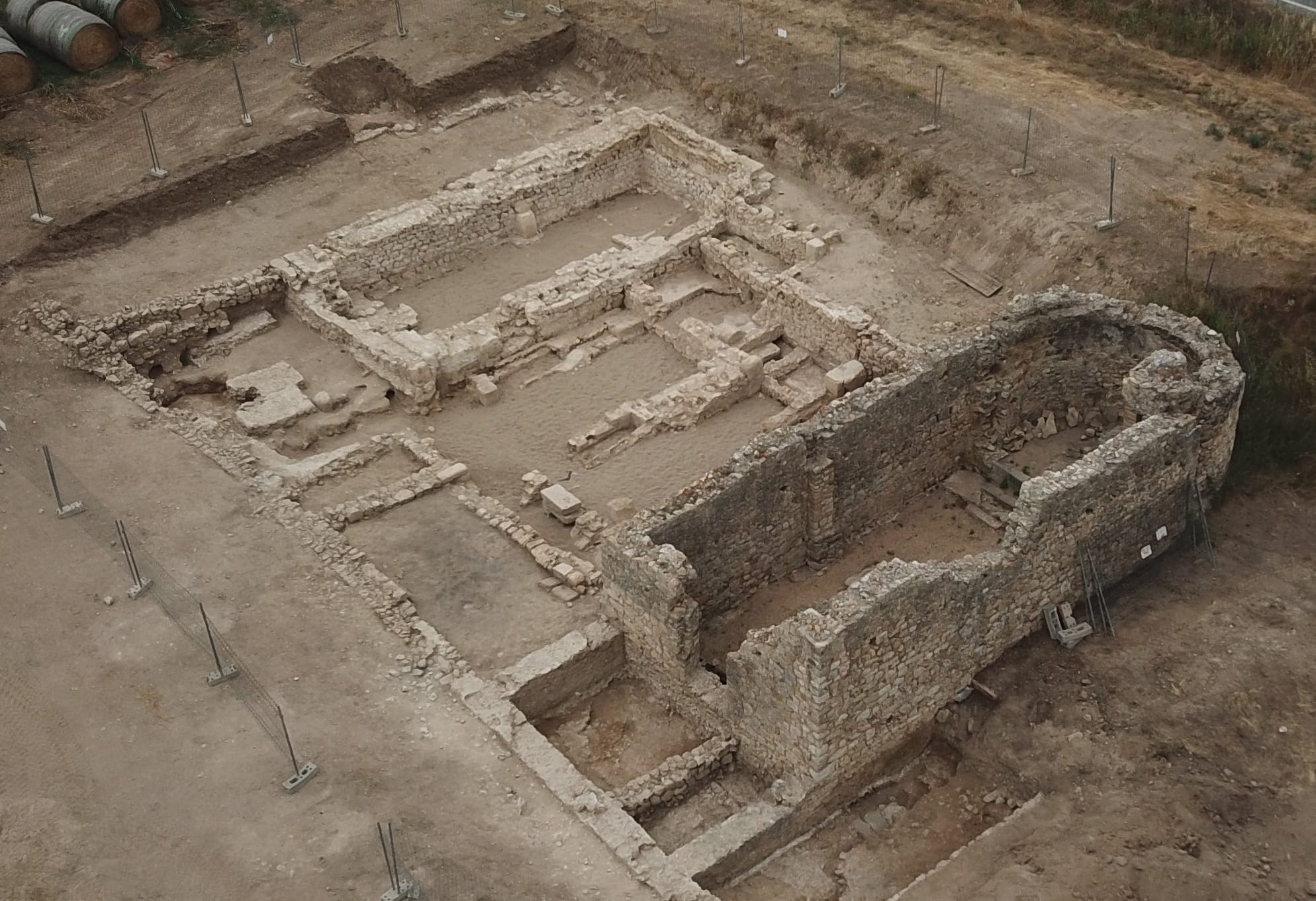 Les archéologues trouvent plusieurs structures associées à la phase initiale du baptistère de Santa Margarida d'Empúries