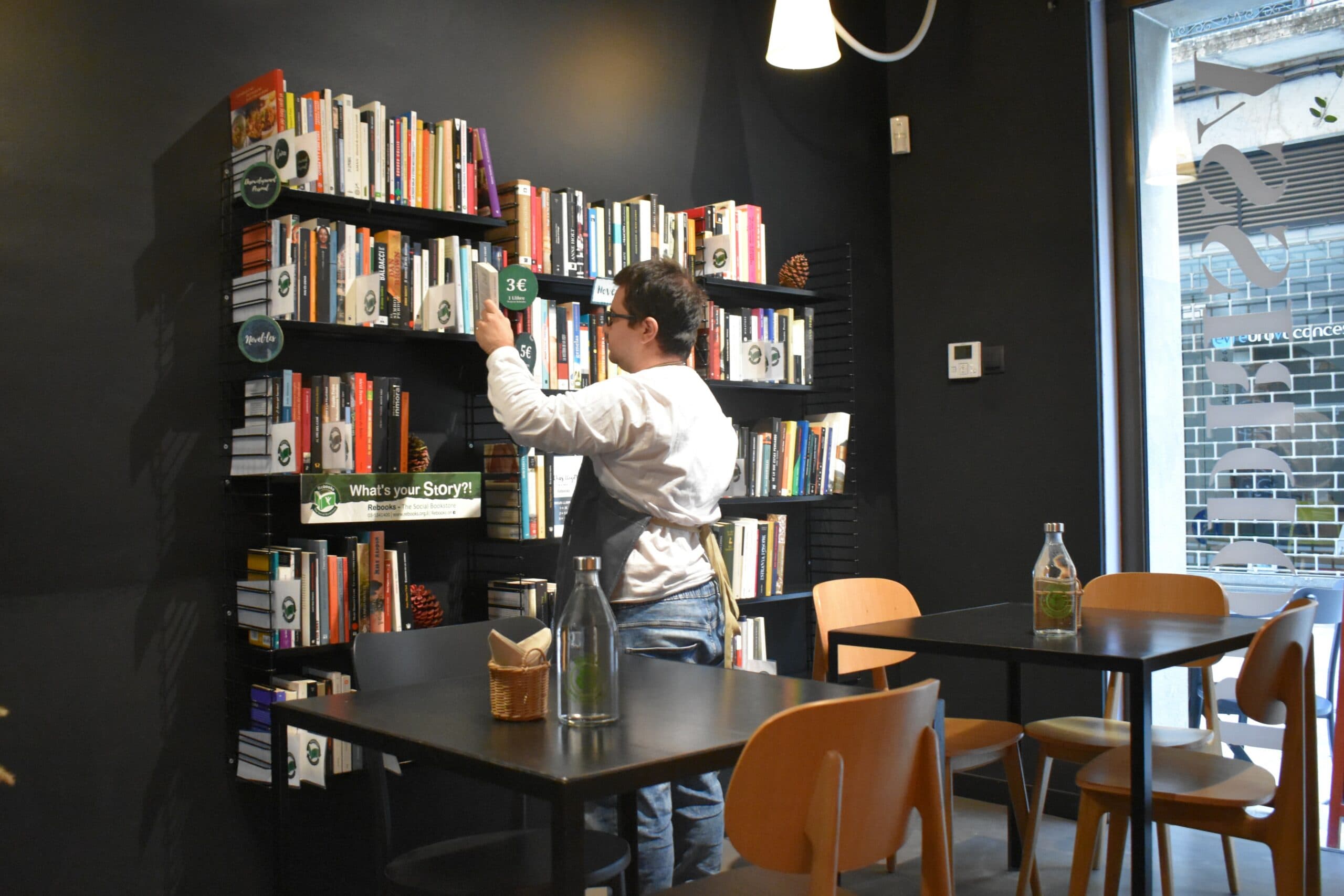 El projecte cooperatiu gironí Rebooks dona una segona vida a 3255 llibres.