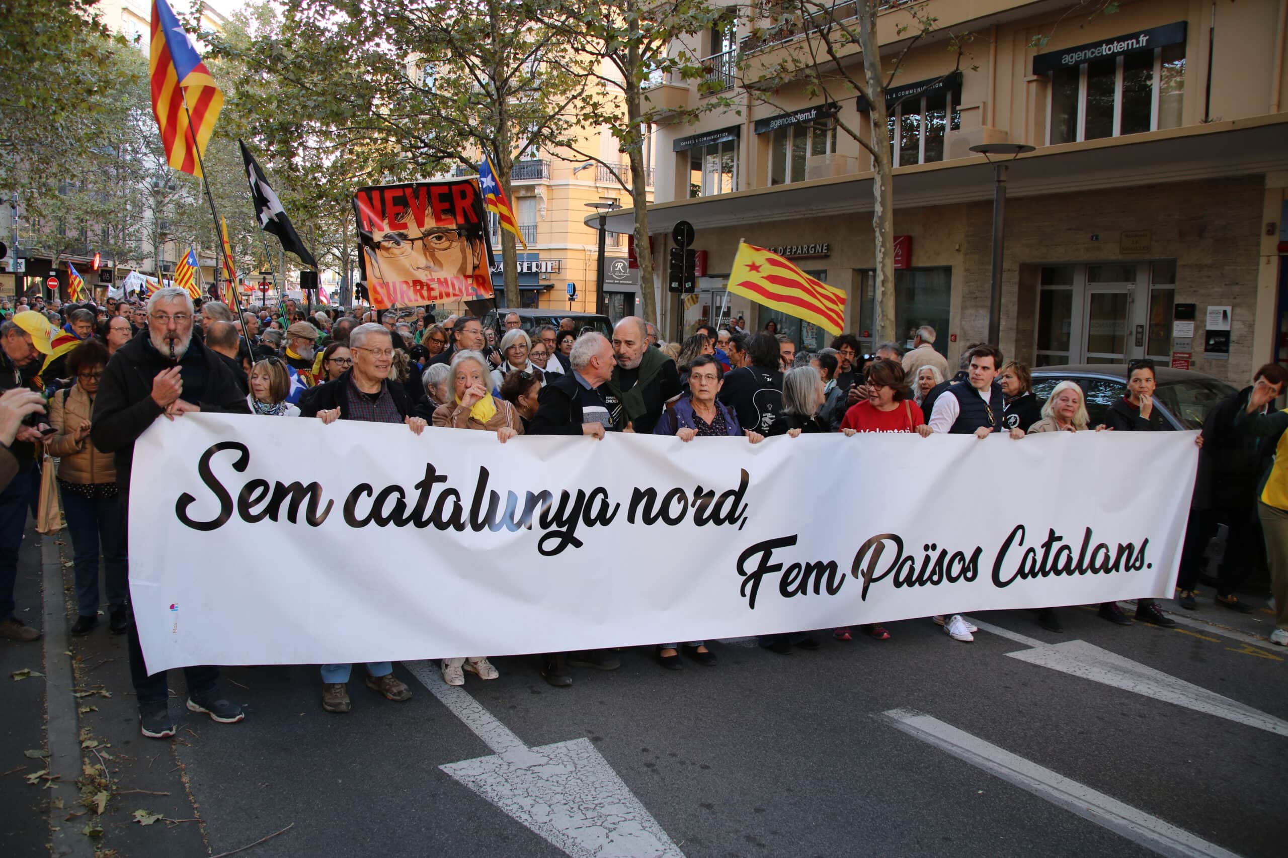 Tractat dels Pirineus Més d'un miler de persones es manifesten a Perpinyà