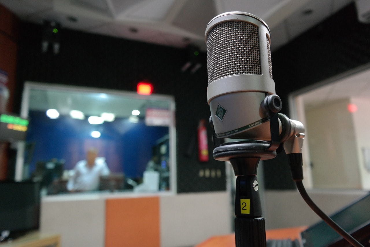 Radio Léon, la radio qui décoiffe investit les studios de France Bleu Roussillon